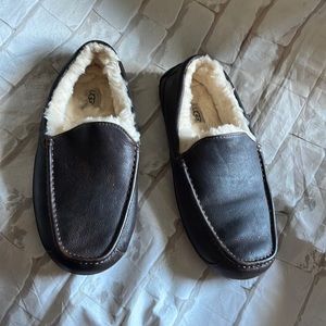 Uggs brown leather size 13 like new
